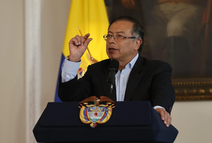 Fotografía de archivo en la que se registró al presidente de Colombia, Gustavo Petro, durante una rueda de prensa, en Bogotá (Colombia). EFE/Mauricio Dueñas